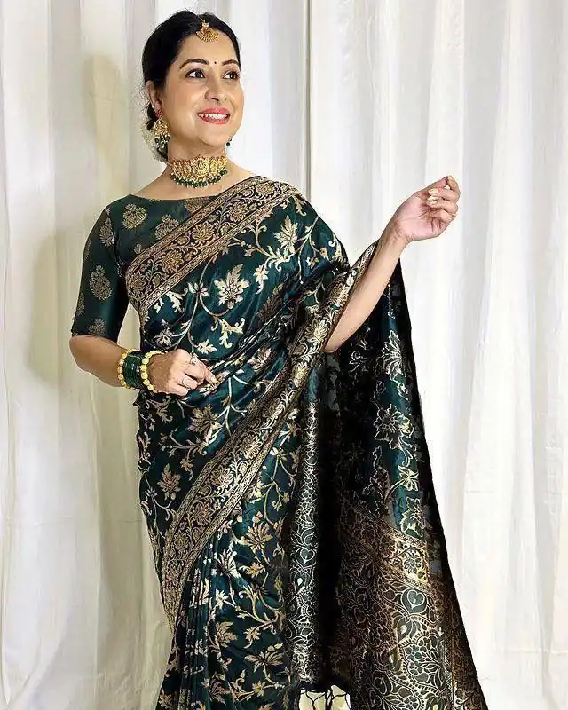 Peacock Green Lichi Silk Lace Border Work Saree - Image 2