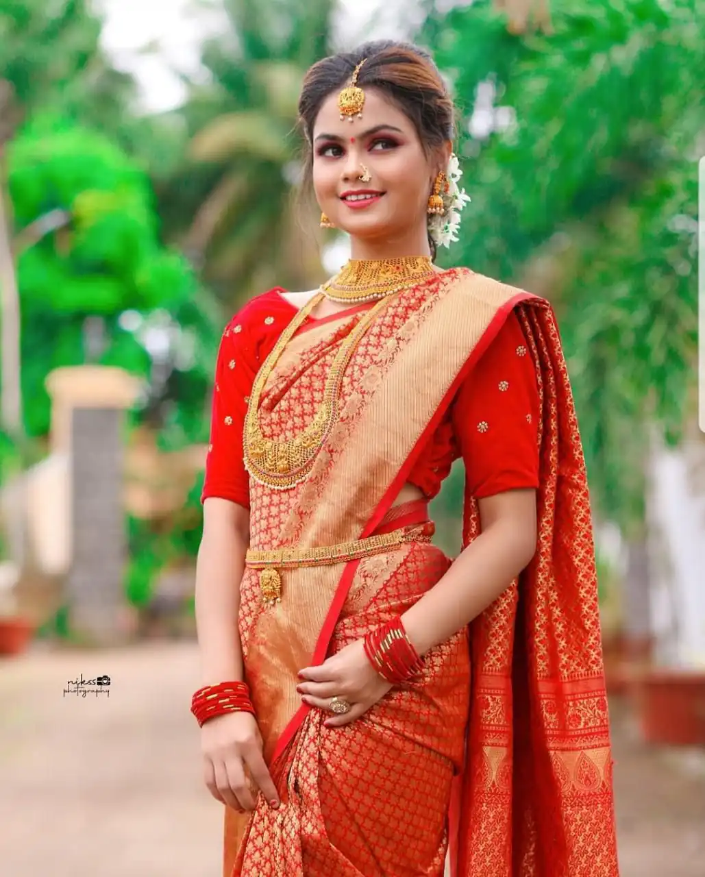 Red Soft Lichi Silk Lace Border Work Saree - Image 8