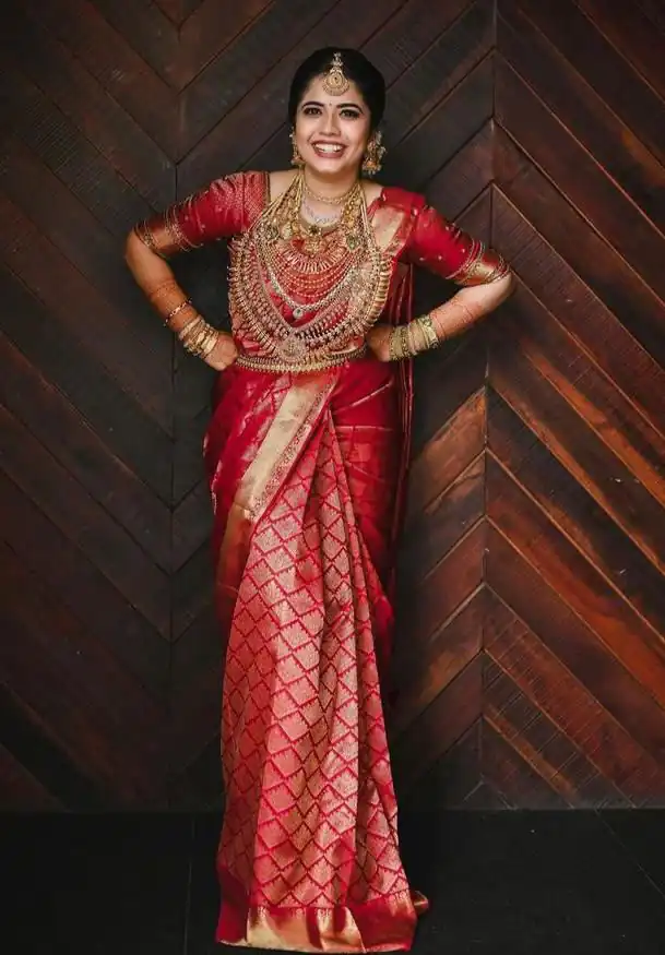 Red Soft Lichi Silk Lace Border Work Saree - Image 6