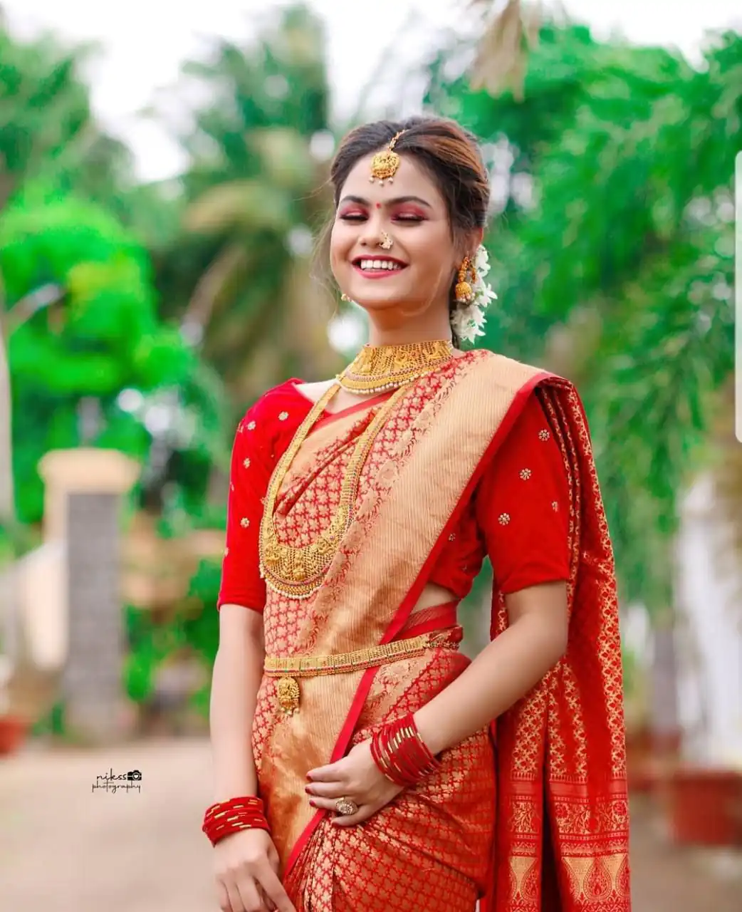 Red Soft Lichi Silk Lace Border Work Saree - Image 5