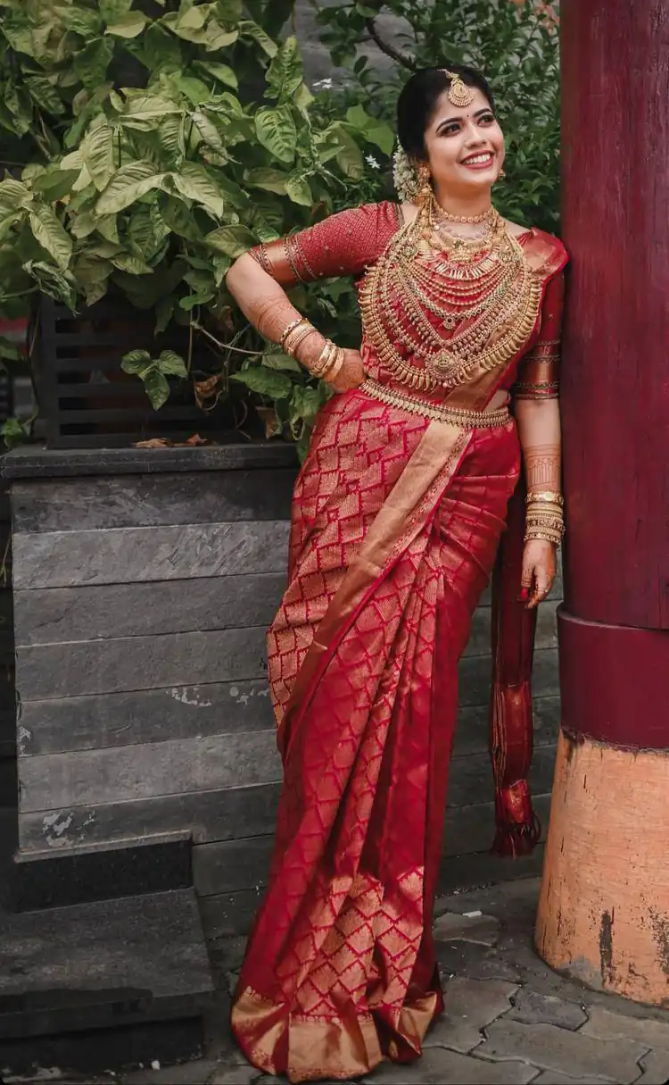 Red Soft Lichi Silk Lace Border Work Saree - Image 2