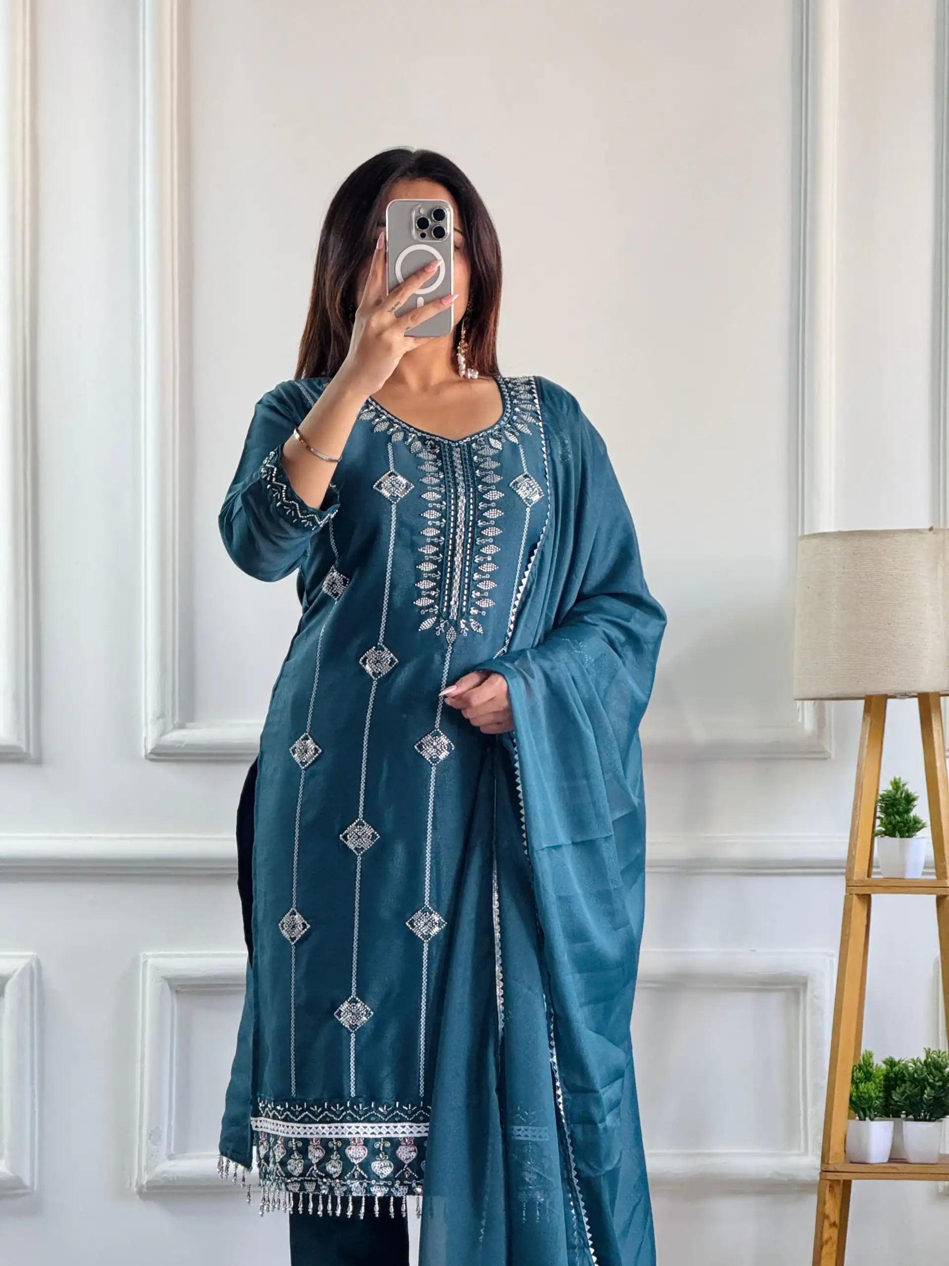 Teal Star Georgette Lace Work Salwar Suit - Image 4