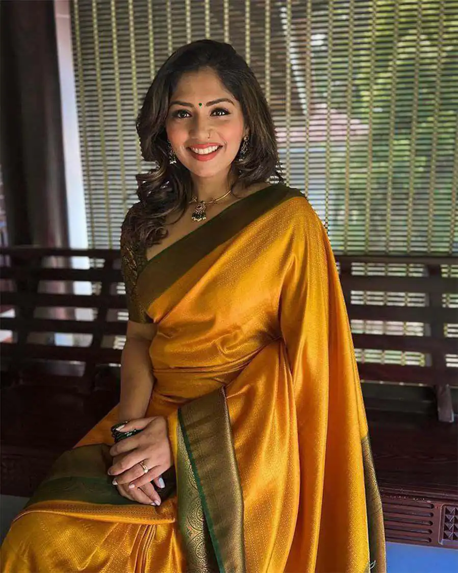 Yellow Soft Lichi Silk On All Over Saree - Image 5