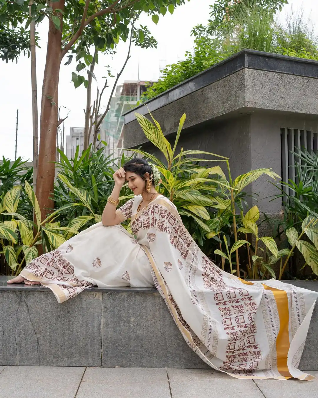 BT 428 White Soft Linen Cotton Saree with Digital Print & Lace Work. Festive Deal ₹1449. Delivery 4-6 Working Days. Shop now. | Sarees, Bollywood Sarees, Creative Sarees, Designer Sarees, Embroidered Sarees, Ethnic Saree, Modern Digital sarees, Party Wear Sarees