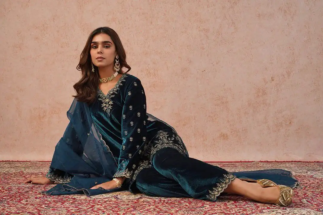 KD 1547 Peacock Blue Viscose Velvet Salwar Suit with Designer Work. Special Price ₹2099. Delivery 4-6 Working Days. Shop now. | Casual Suits, Jump Suits, Tops & Bottoms, Track Suits, Salwar suit, Creative suits, Designer Suits, Palazzo Suits, Party Wear Suits, Patiala Suits, Straight Suits, Trendy Wear