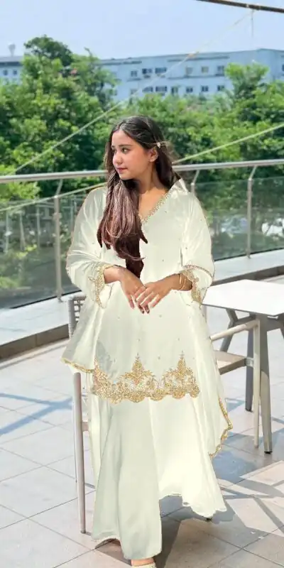 White Fox Georgette Lace Embroidery Work Salwar Suit