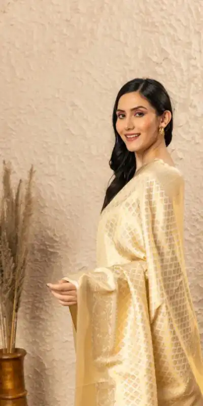 KPR 073 Off White Soft Lichi Silk Saree Perfect for Wedding, Party, Reception, Diwali, Ethnic Day – . Affordable Price ₹1299. Delivery 4-6 Working Days. | Sarees, Bollywood Sarees, Creative Sarees, Designer Sarees, Embroidered Sarees, Ethnic Saree, Modern Digital sarees, Party Wear Sarees