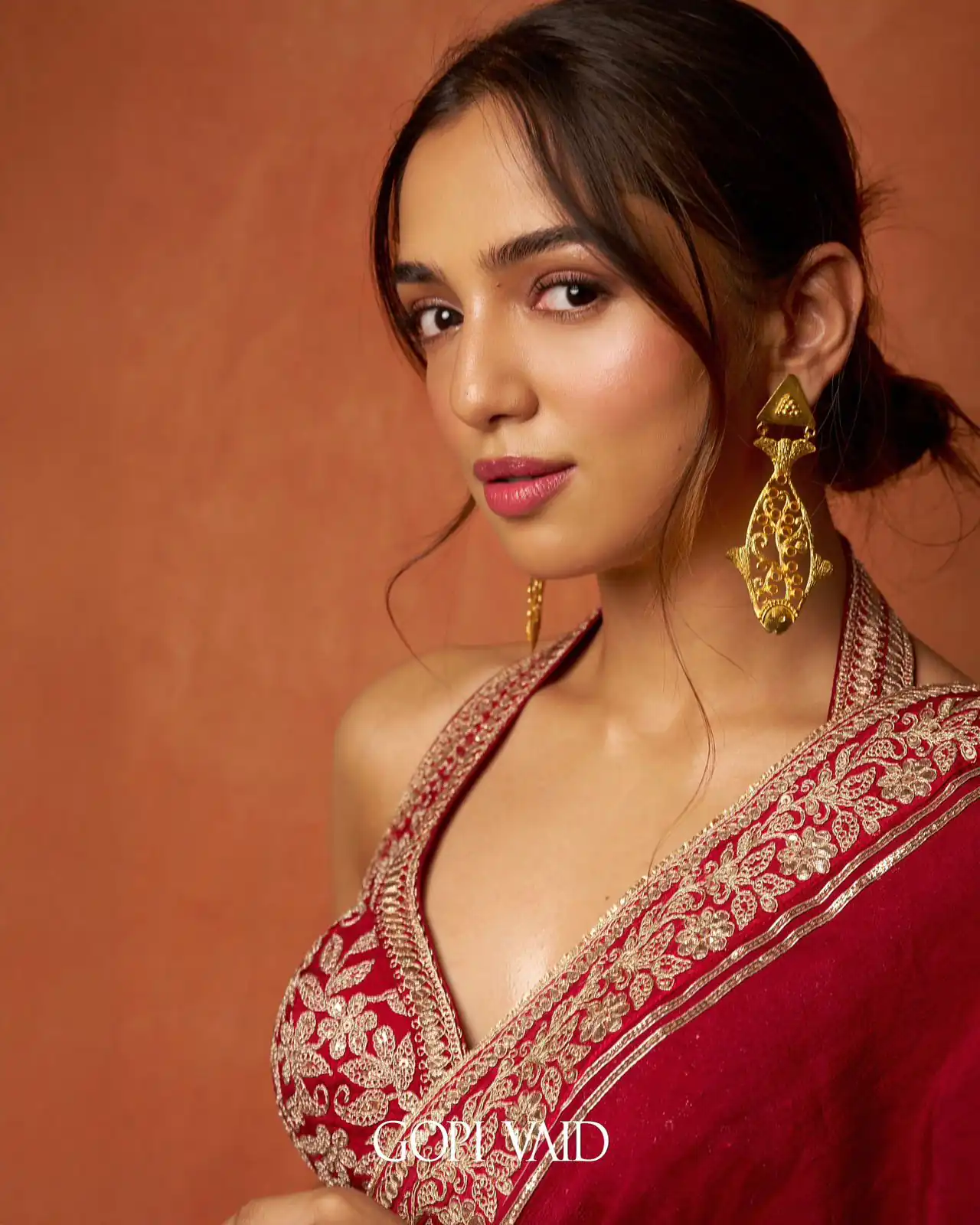 NC 5531 Red Soft Rangoli Silk Saree with Embroidery Work & Lace Work. Special Price ₹1949. Delivery 4-6 Working Days. Shop now. | Sarees, Bollywood Sarees, Creative Sarees, Designer Sarees, Embroidered Sarees, Ethnic Saree, Modern Digital sarees, Party Wear Sarees