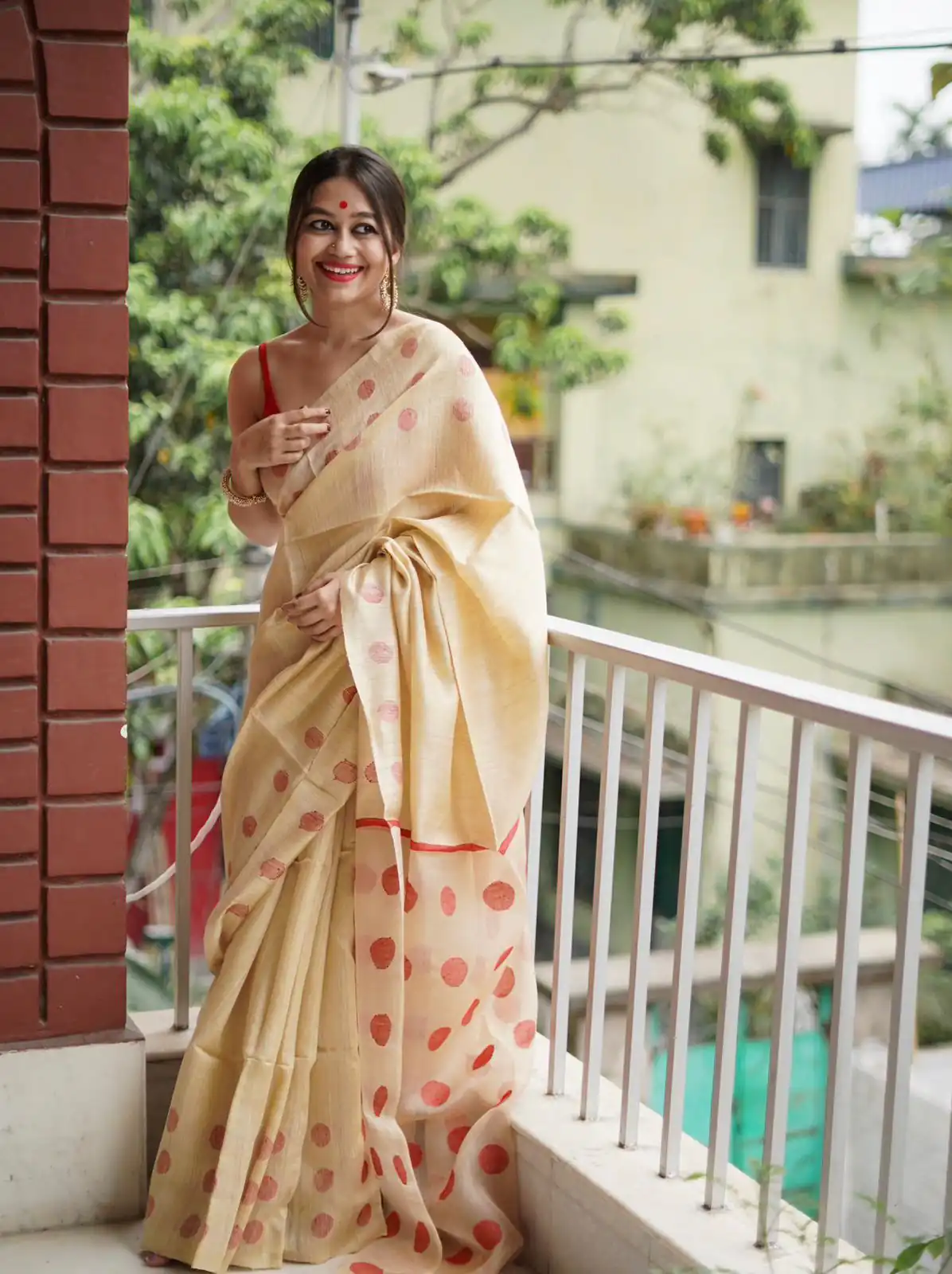 Cream Soft Lilan Weaving Work Saree - Image 3