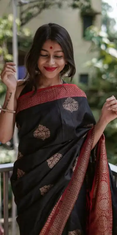 KPR 282 Black Soft Lichi Silk Saree Perfect for Wedding, Party, Reception, Diwali, Ethnic Day – . Affordable Price ₹1449. Delivery 4-6 Working Days. | Sarees, Bollywood Sarees, Creative Sarees, Designer Sarees, Embroidered Sarees, Ethnic Saree, Modern Digital sarees, Party Wear Sarees