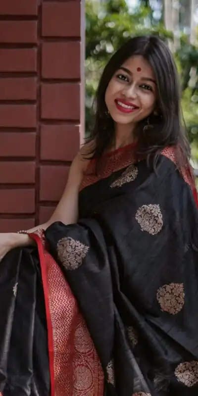 KPR 282 Black Soft Lichi Silk Saree Perfect for Wedding, Party, Reception, Diwali, Ethnic Day – . Affordable Price ₹1449. Delivery 4-6 Working Days. | Sarees, Bollywood Sarees, Creative Sarees, Designer Sarees, Embroidered Sarees, Ethnic Saree, Modern Digital sarees, Party Wear Sarees