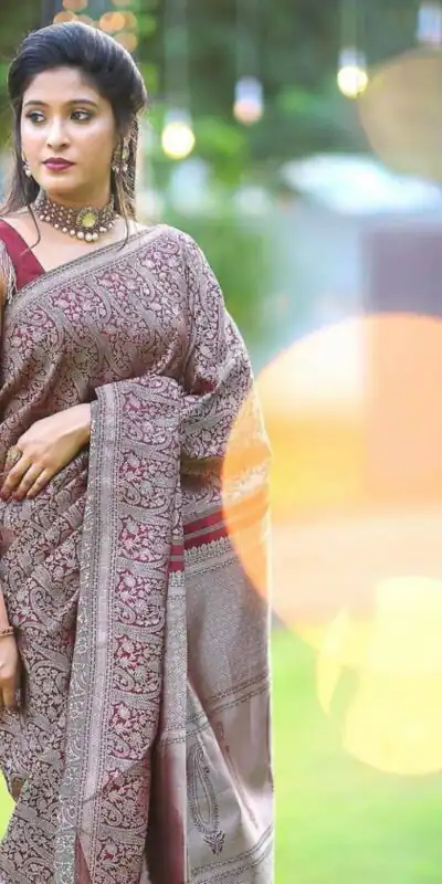 KPR 125 Wine Soft Lichi Silk Saree Perfect for Wedding, Party, Reception, Diwali, Ethnic Day – . Affordable Price ₹1299. Delivery 4-6 Working Days. | Sarees, Bollywood Sarees, Creative Sarees, Designer Sarees, Embroidered Sarees, Ethnic Saree, Modern Digital sarees, Party Wear Sarees