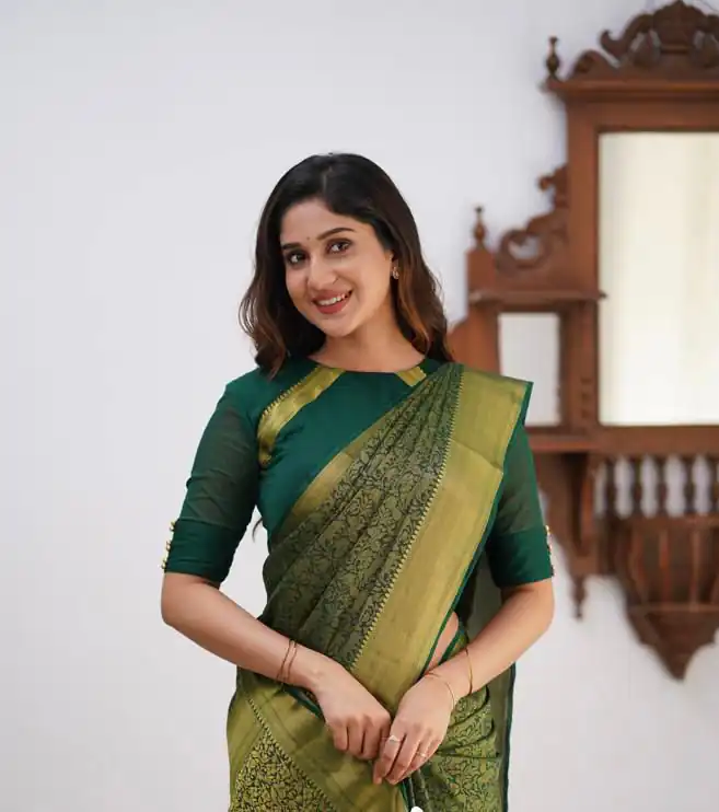 Green Lichi Silk Border Jacquard Work Saree - Image 2