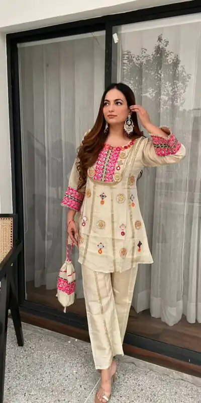 Alternative view of Simple Cream Cos Moss Mirror Embroidery Work Salwar Suit