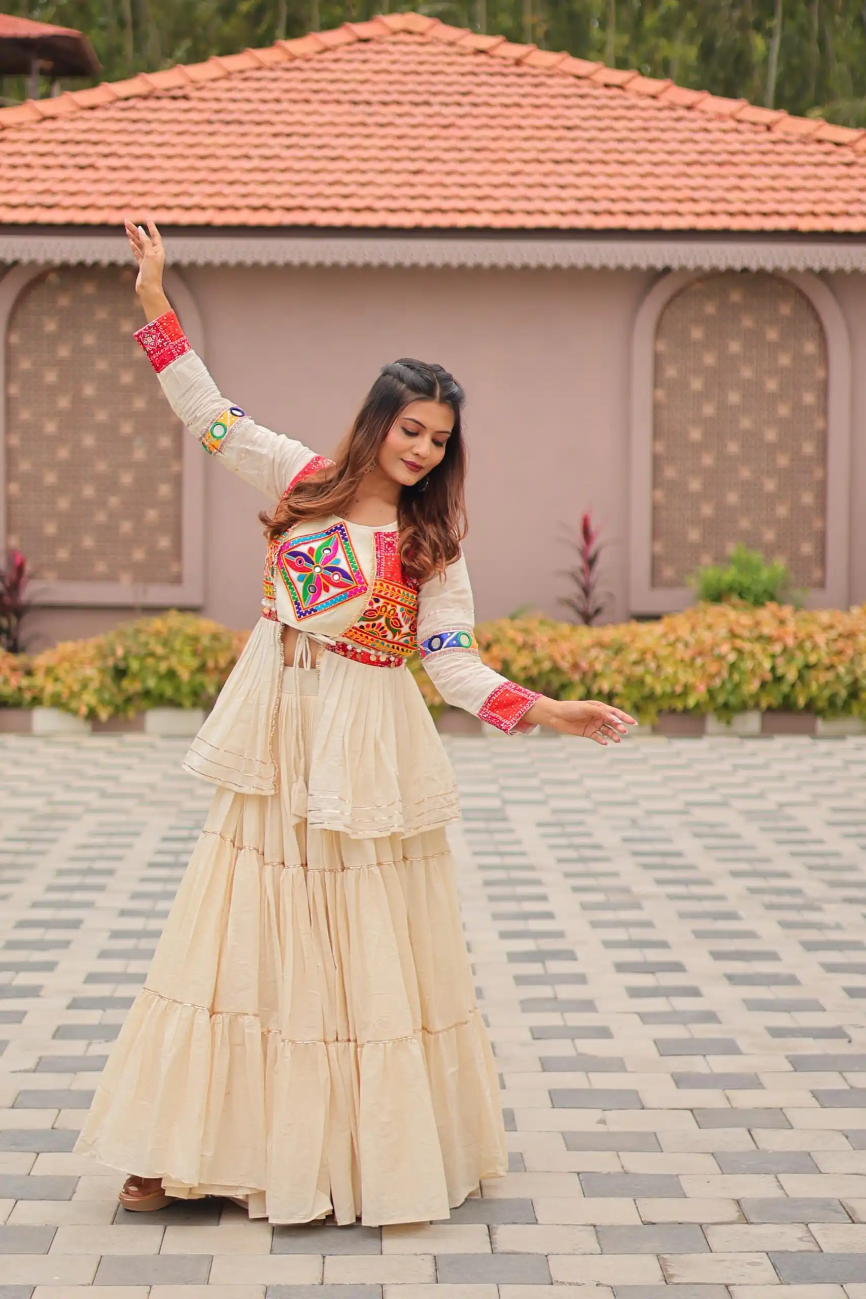 Ram 120 White in Pure Cotton Mirror Work & Gamthi Work Lehenga Choli . Exclusive Offer ₹3049. Delivery 4-6 Working Days. Shop now. | Lehenga, Bollywood Lehenga, Creative Lehenga, Designer Lehenga, Embroidered Lehenga, Party Wear Lehenga