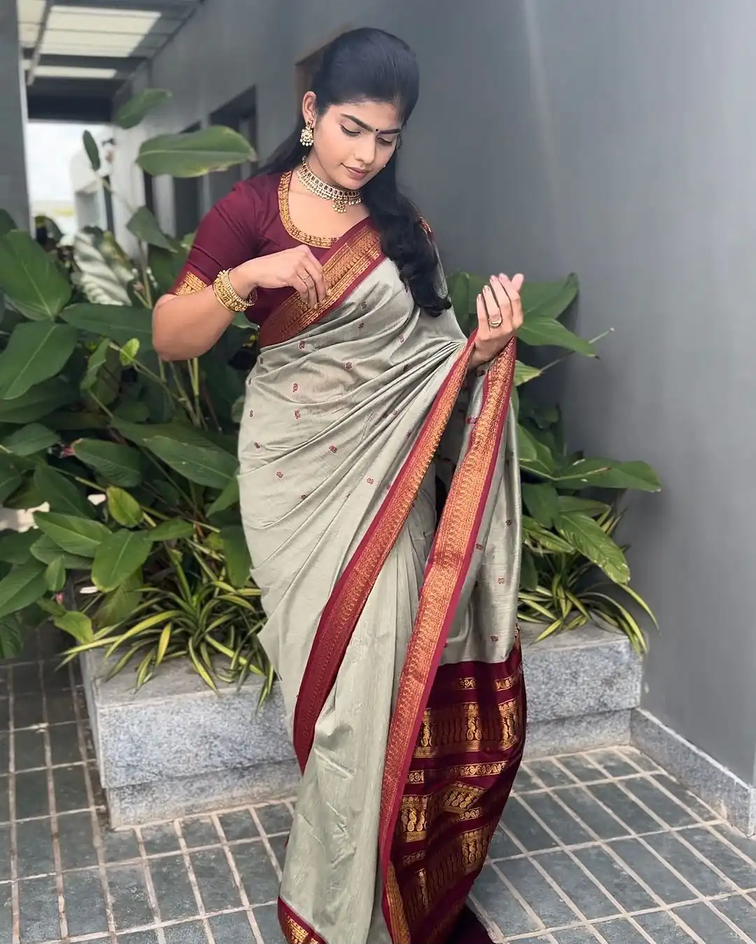 KP 6092 Grey Soft Lichi Silk Cloth Saree Perfect for Wedding, Party, Family Gatherings, Sangeet, Festive Deal ₹1449. Delivery 4-6 Working Days | Sarees, Bollywood Sarees, Creative Sarees, Designer Sarees, Embroidered Sarees, Ethnic Saree, Modern Digital sarees, Party Wear Sarees
