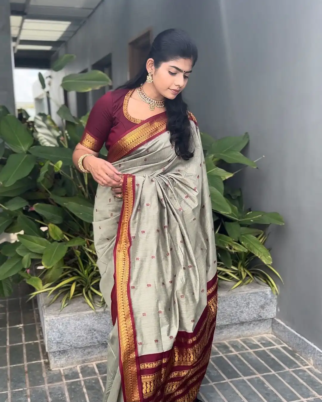 KP 6092 Grey Soft Lichi Silk Cloth Saree Perfect for Wedding, Party, Family Gatherings, Sangeet, Festive Deal ₹1449. Delivery 4-6 Working Days | Sarees, Bollywood Sarees, Creative Sarees, Designer Sarees, Embroidered Sarees, Ethnic Saree, Modern Digital sarees, Party Wear Sarees