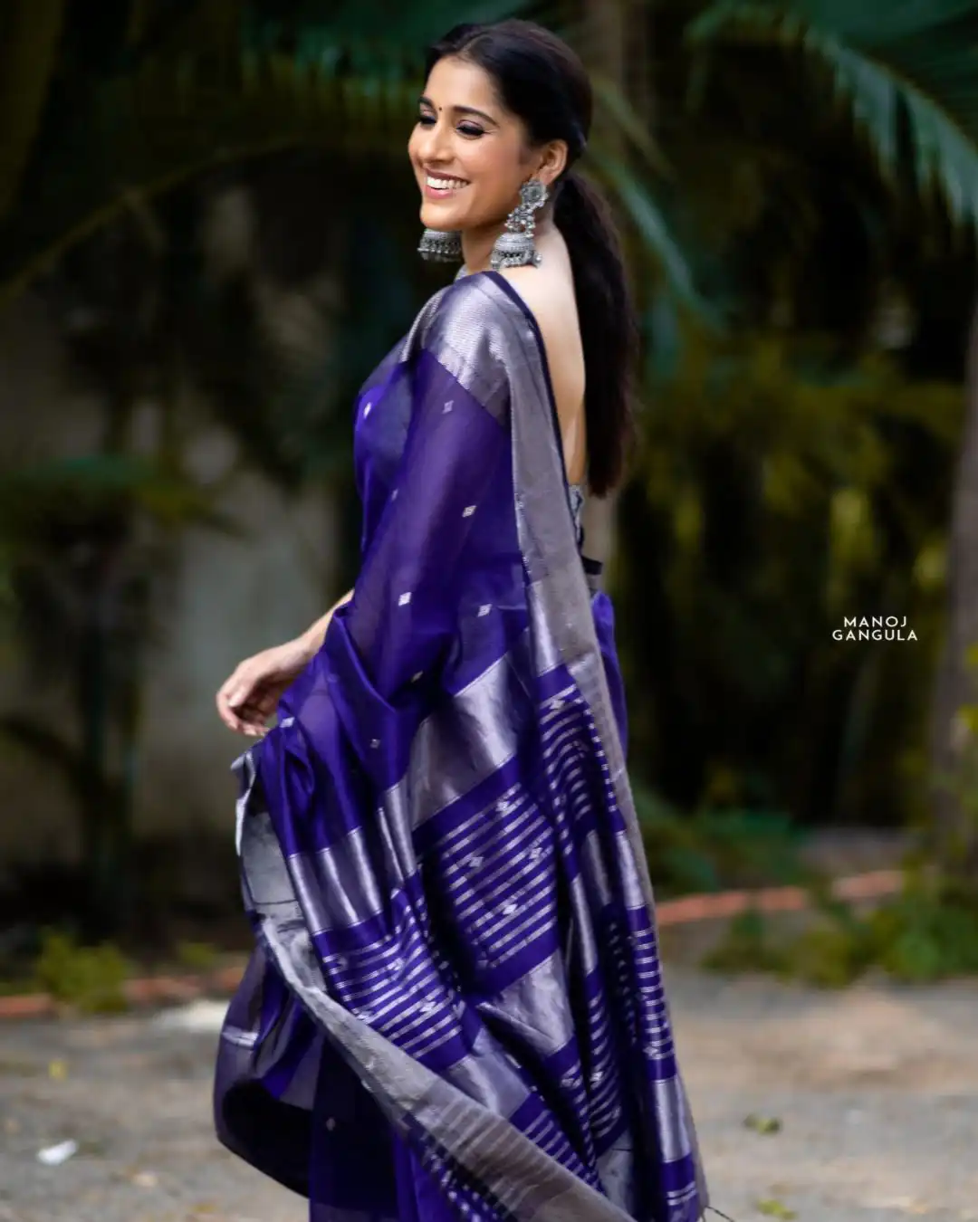 KP 5091 Royal Blue Soft Lichi Silk Saree with Lace Work & Lace Border. Introductory Price ₹1349. Delivery 4-6 Working Days. Shop now. | Sarees, Bollywood Sarees, Creative Sarees, Designer Sarees, Embroidered Sarees, Ethnic Saree, Modern Digital sarees, Party Wear Sarees