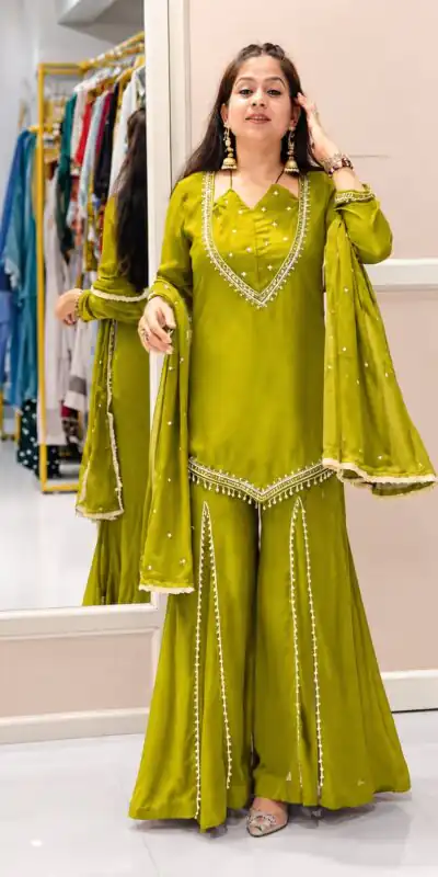 Pretty Mehendi Roman Glass Mirror Work Salwar Suit