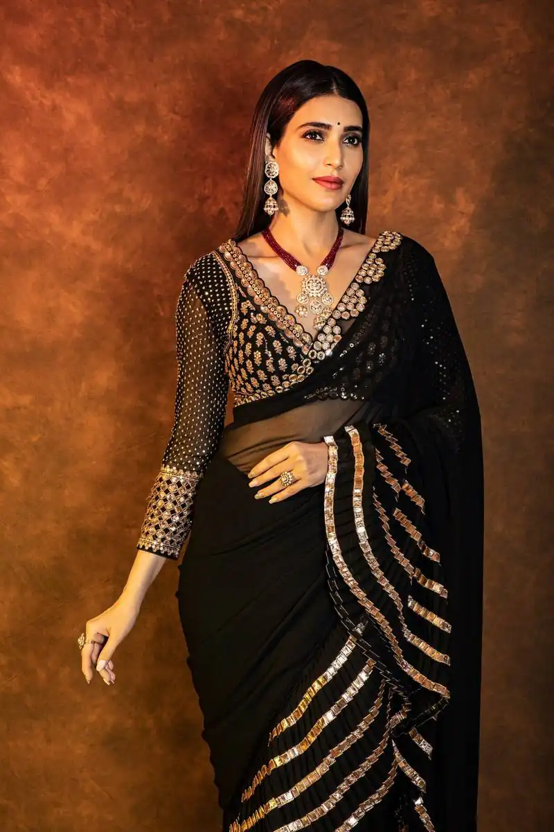 DF 3471 Black Perfect for Wedding, Party, Raksha Bandhan, Ethnic Day, Bridal Wear – Cream Faux Georgette Saree. Now at just ₹2099. Delivery 4-6 Working Day | Sarees, Bollywood Sarees, Creative Sarees, Designer Sarees, Embroidered Sarees, Ethnic Saree, Modern Digital sarees, Party Wear Sarees