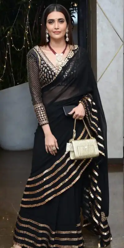 DF 3471 Black Perfect for Wedding, Party, Raksha Bandhan, Ethnic Day, Bridal Wear – Cream Faux Georgette Saree. Now at just ₹2099. Delivery 4-6 Working Day | Sarees, Bollywood Sarees, Creative Sarees, Designer Sarees, Embroidered Sarees, Ethnic Saree, Modern Digital sarees, Party Wear Sarees