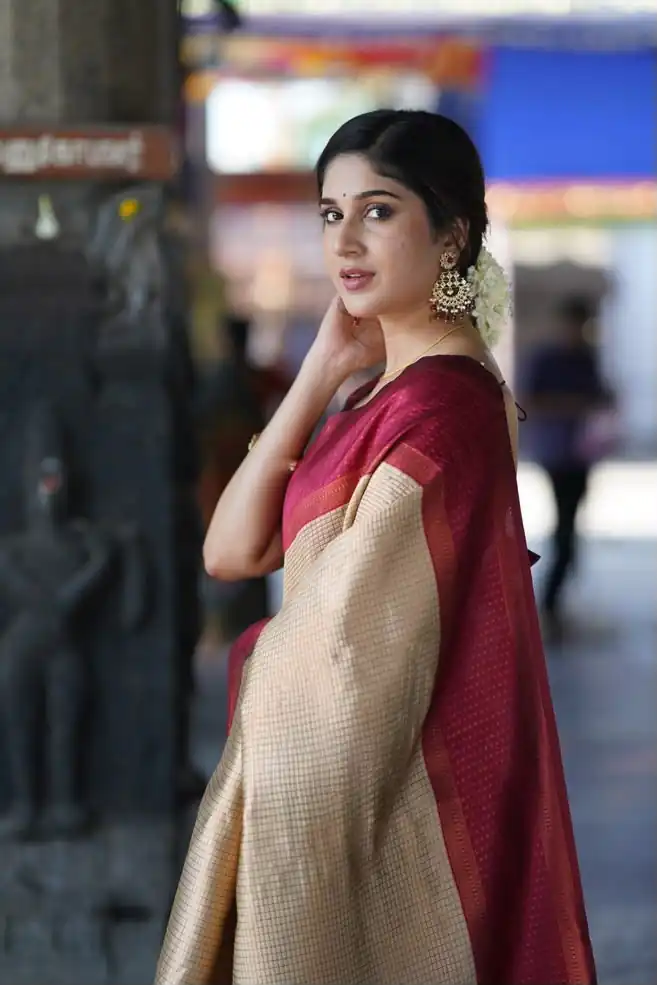 Cool Red Soft Lichi Silk Lace Work Saree - Image 3