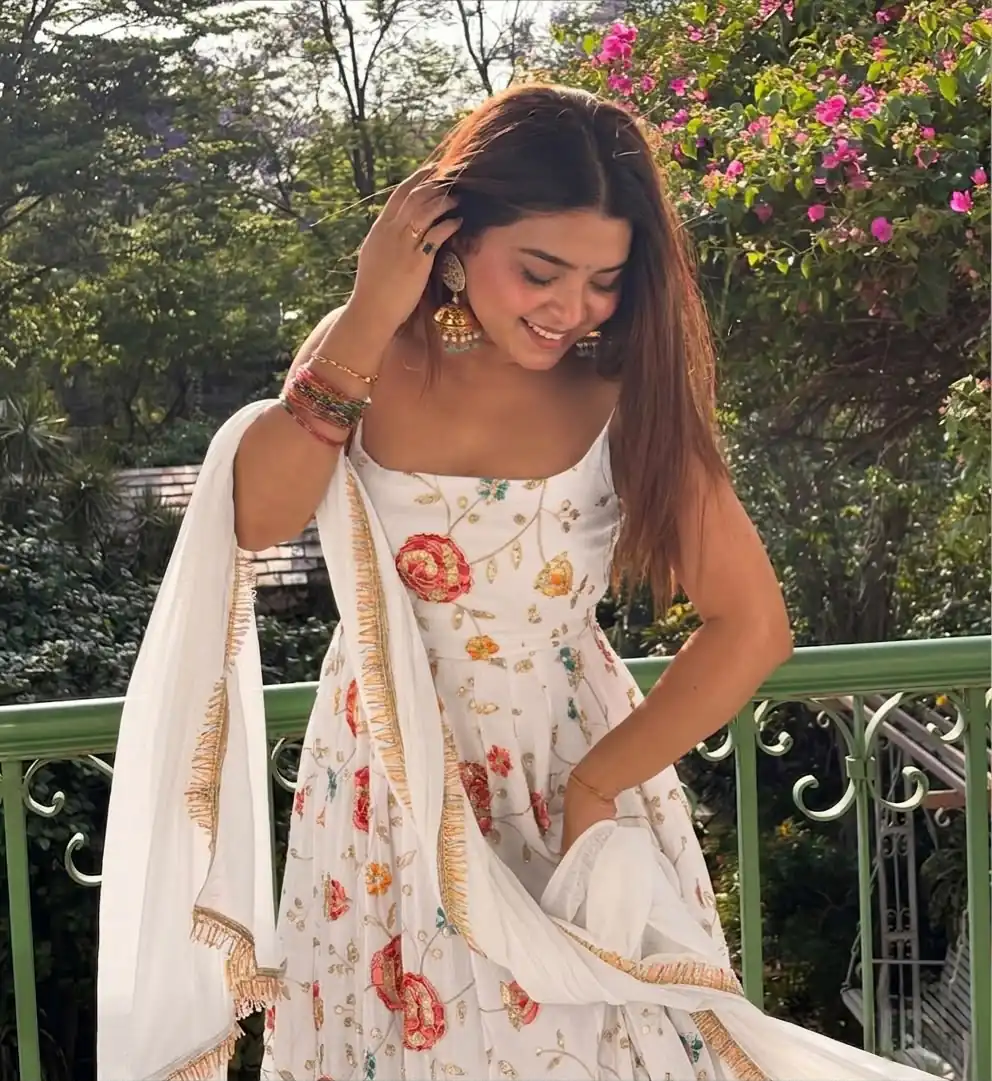 MF 521 White Crushi Silk Salwar Suit Perfect for Wedding, Party, Onam, Karwa Chauth, Housewarming – . Best Price ₹2399. Delivery 4-6 Working Days. Shop now. | Anarkali Suits, Bollywood Anarkali, Creative-Anarkali, Designer Anarkali, Embroidered Anarkali, Party Wear Anarkali